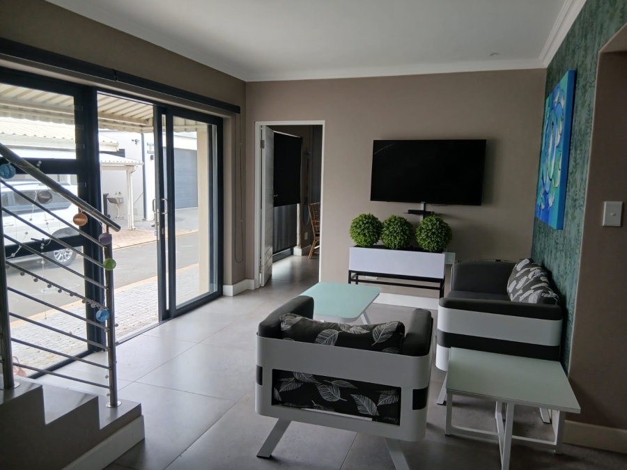 To Let 4 Bedroom Property for Rent in Hartenbos Central Western Cape